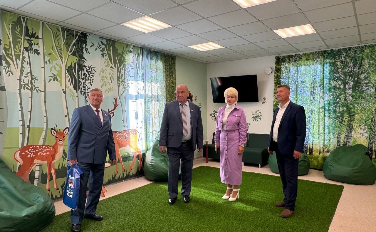 Сергей Михайлов поздравил с Днем знаний педагогов и учеников школы №63 поселка Чернышевск