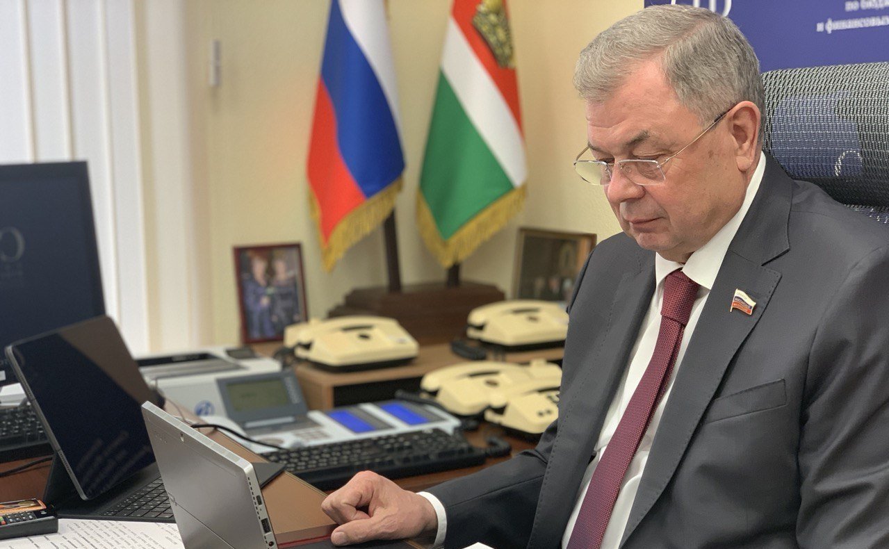 Анатолий Артамонов принял участие в VIII Форуме дорожных инициатив