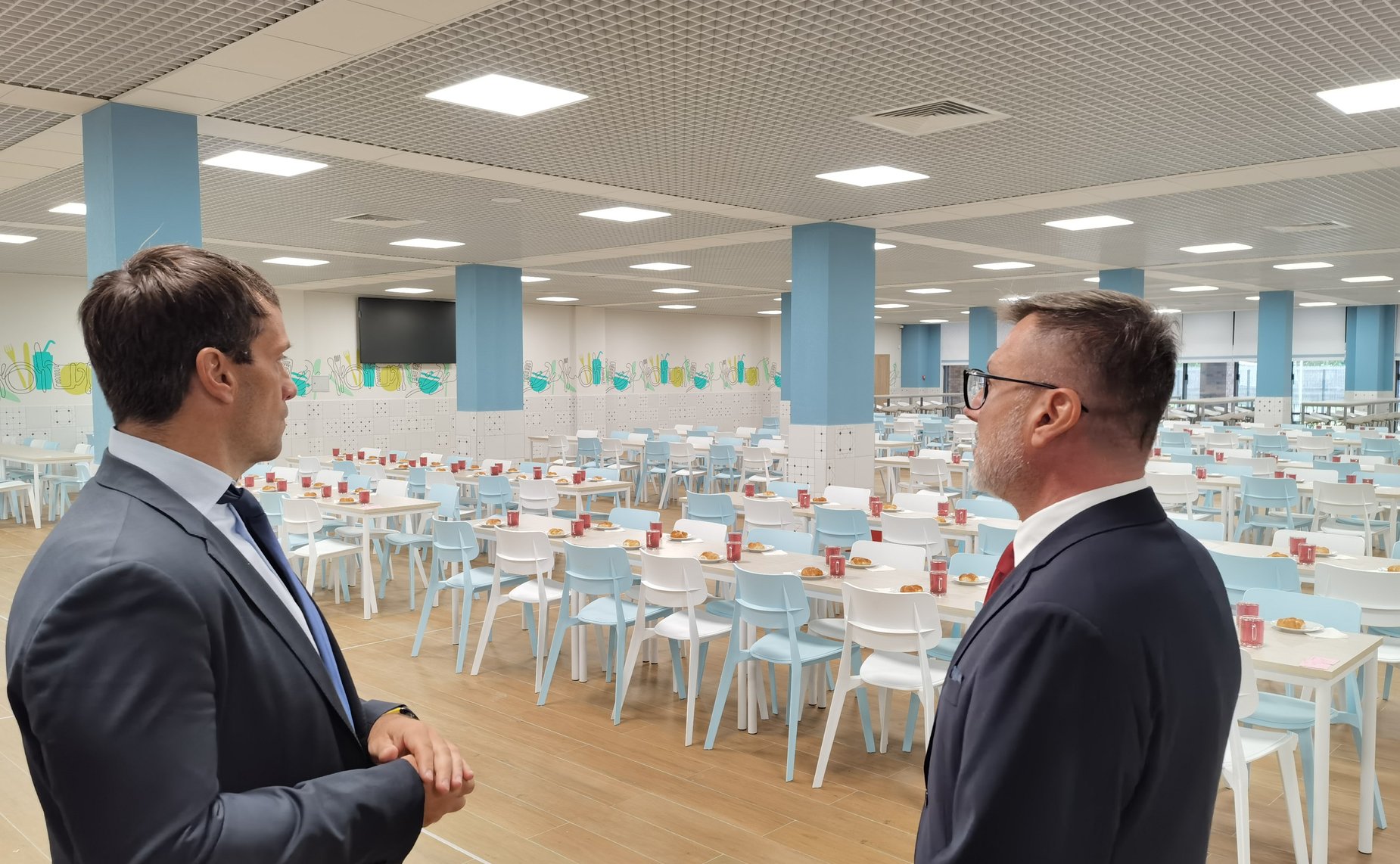 Эдуард Исаков осмотрел территорию гимназии №40 города Екатеринбурга