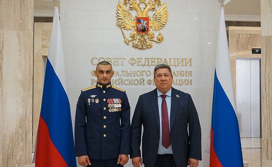 Владимир Полетаев встретился в Совете Федерации с Героем России из Республики Алтай