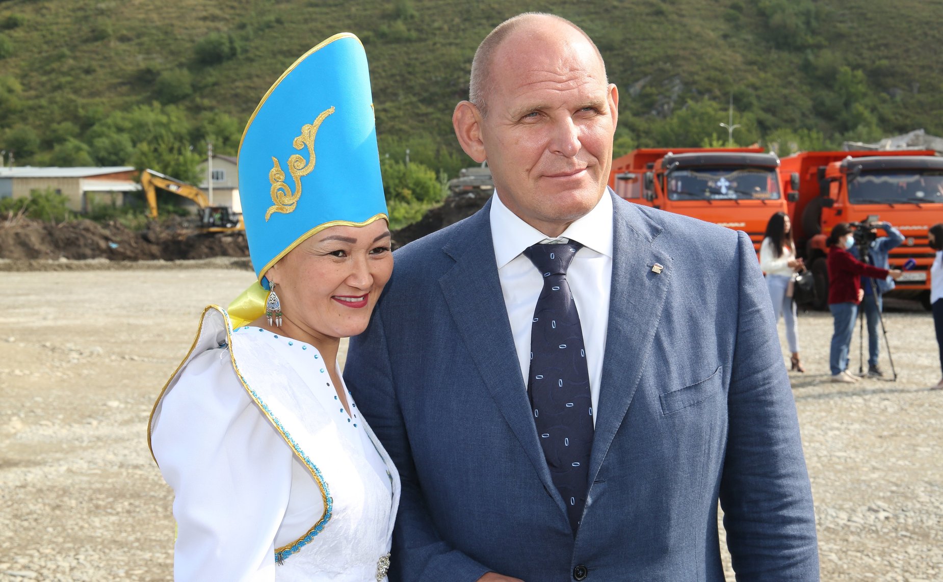 Церемония закладки капсулы на строительной площадке национальной общеобразовательной школы №7 в городе Горно-Алтайске