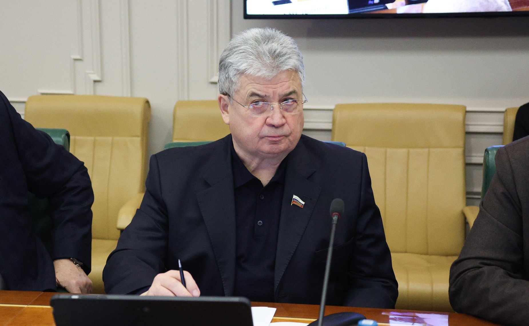 Геннадий Емельянов