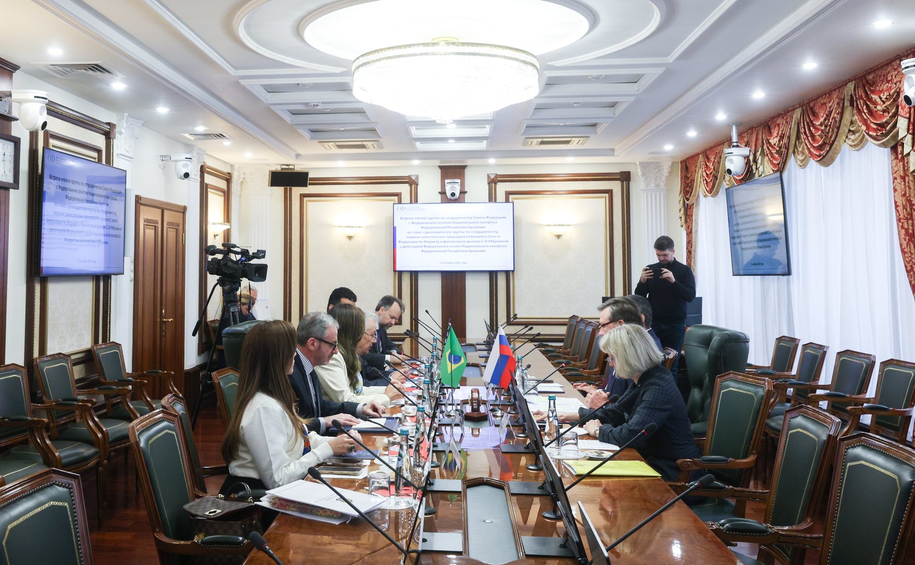 Сергей Рябухин провел встречу с делегацией Федерального сената Национального конгресса Федеративной Республики Бразилии. Делегацию возглавляет Эудосия Мария Оланда де Араужо Калдас