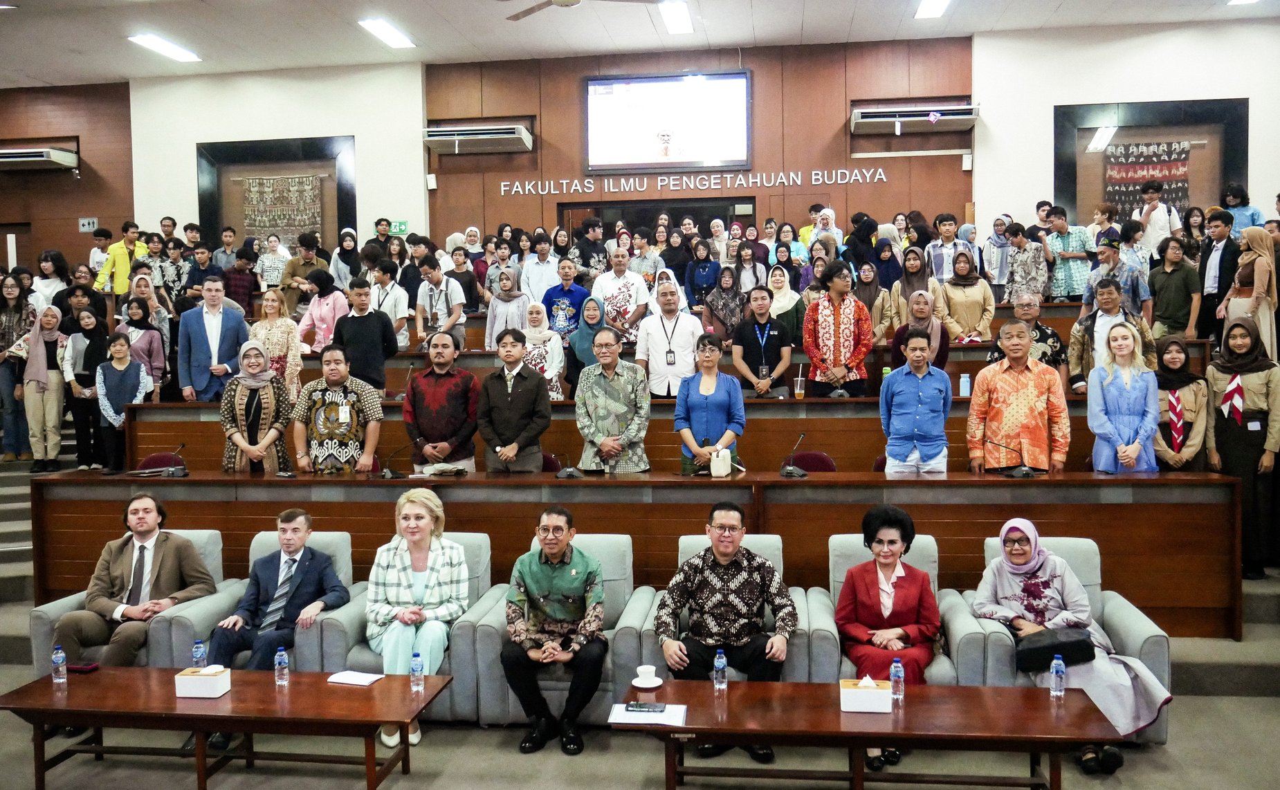 Делегация Совета Федерации в Университете Индонезии в Джакарте приняла участие в церемонии открытия бюста Л.Н. Толстому