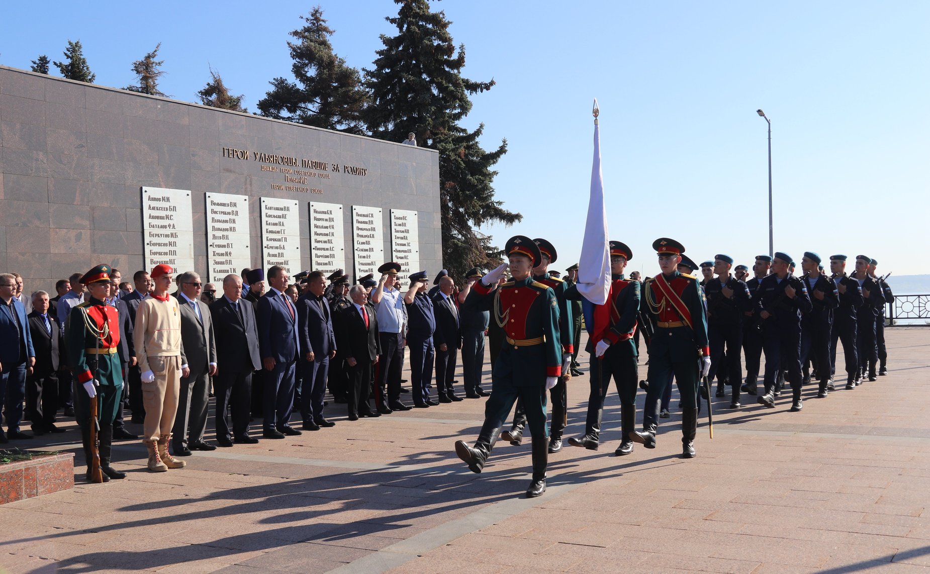 Сергей Рябухин принял участие в прошедшем в Ульяновске митинге-реквиеме в День солидарности в борьбе с терроризмом
