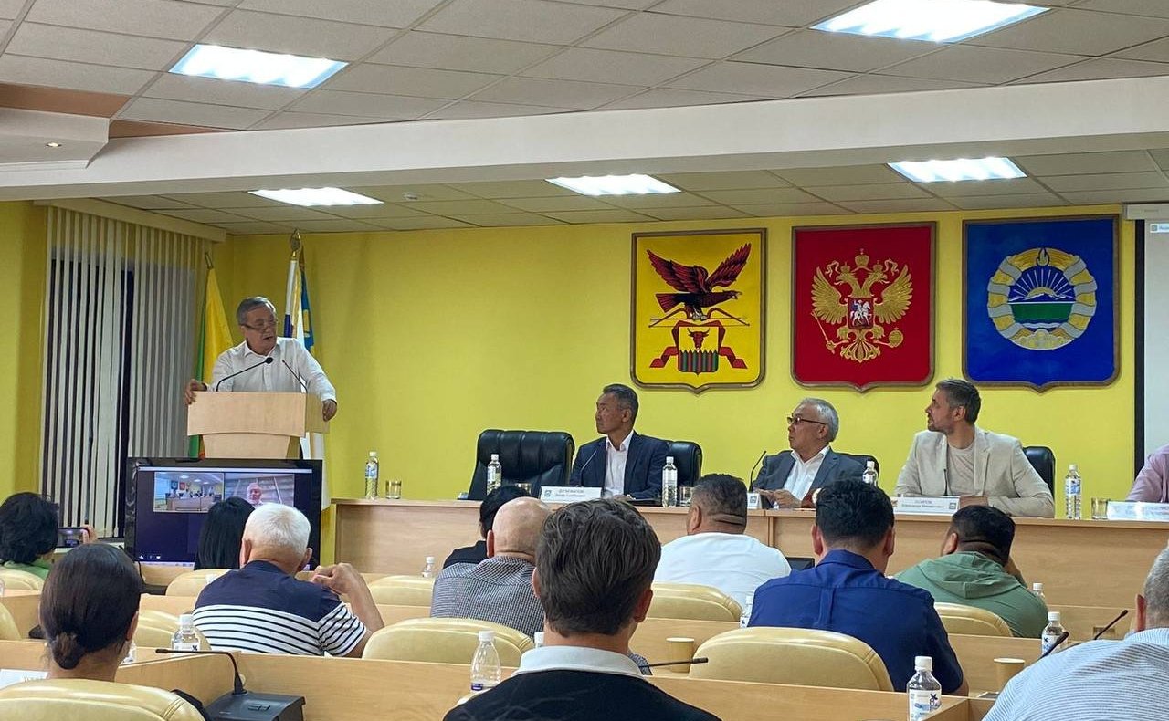 Баир Жамсуев также принял участие в круглом столе на тему «Историко-культурное наследие в условиях глобальной трансформации мира», прошедшем в администрации Агинского Бурятского округа