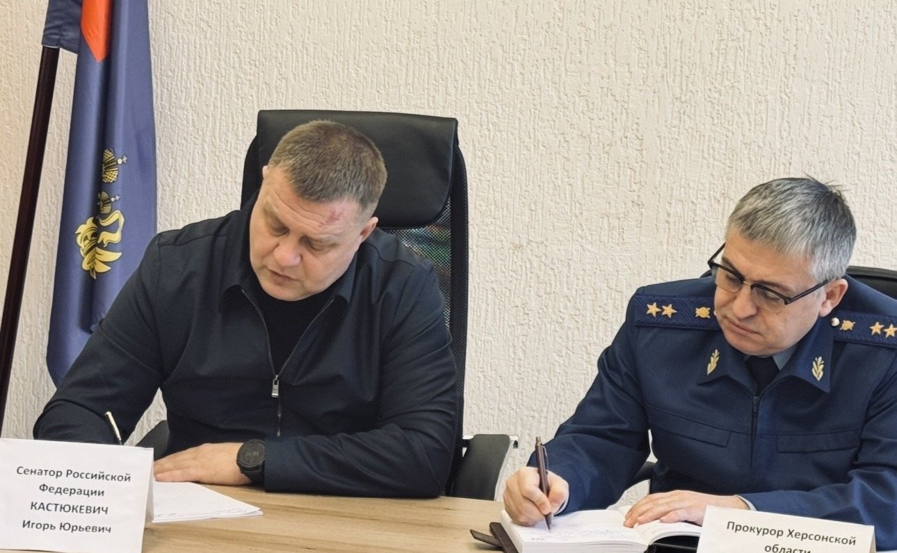 Игорь Кастюкевич и прокурор Херсонской области Андрей Петров провели выездной прием граждан