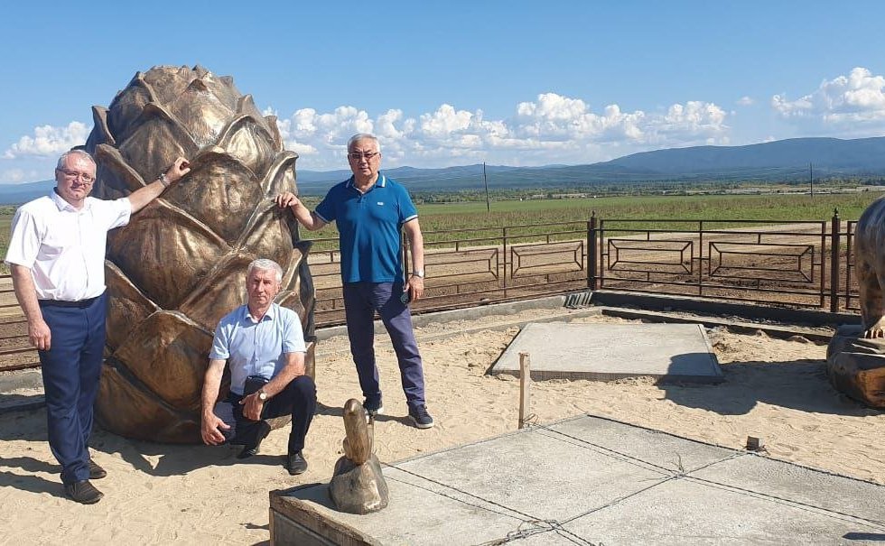 Баир Жамсуев побывал в селах Малоархангельск и Красный Чикой Красночикойского района, осмотрел социально значимые объекты и встретился с жителями