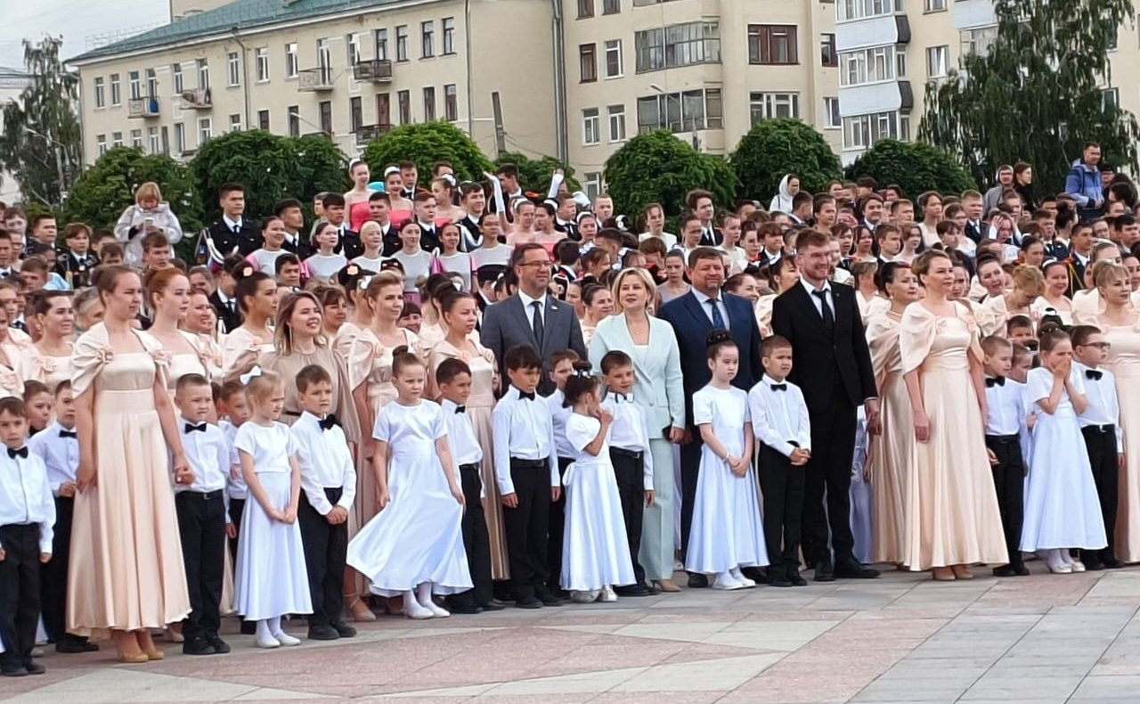 Николай Владимиров принял участие в «Бале выпускников-2023» для воспитанников детских садов г. Чебоксары