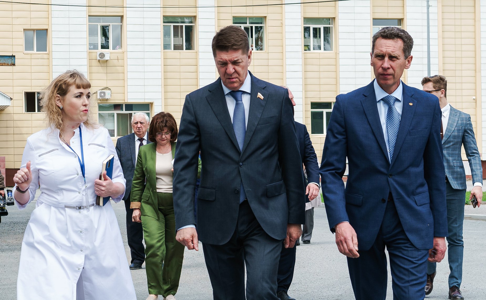 Сенаторы РФ осмотрели площадку строительства приемно-диагностического корпуса государственного бюджетного учреждения здравоохранения Тюменской области «Областная клиническая больница №2»