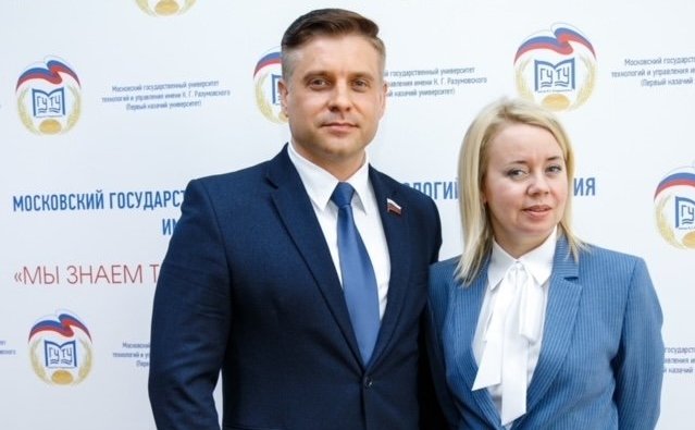 С приветственной речью на IV Форуме «Психология питания» выступил сенатор РФ Юрий Архаров