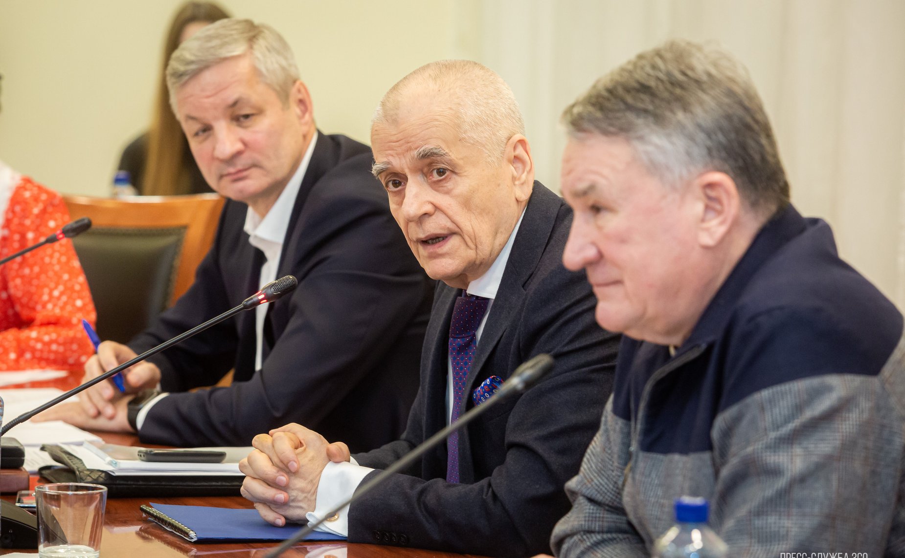 Юрий Воробьев принял участие в очередном заседании Дискуссионного клуба Молодежного парламента при Законодательном Собрании субъекта РФ