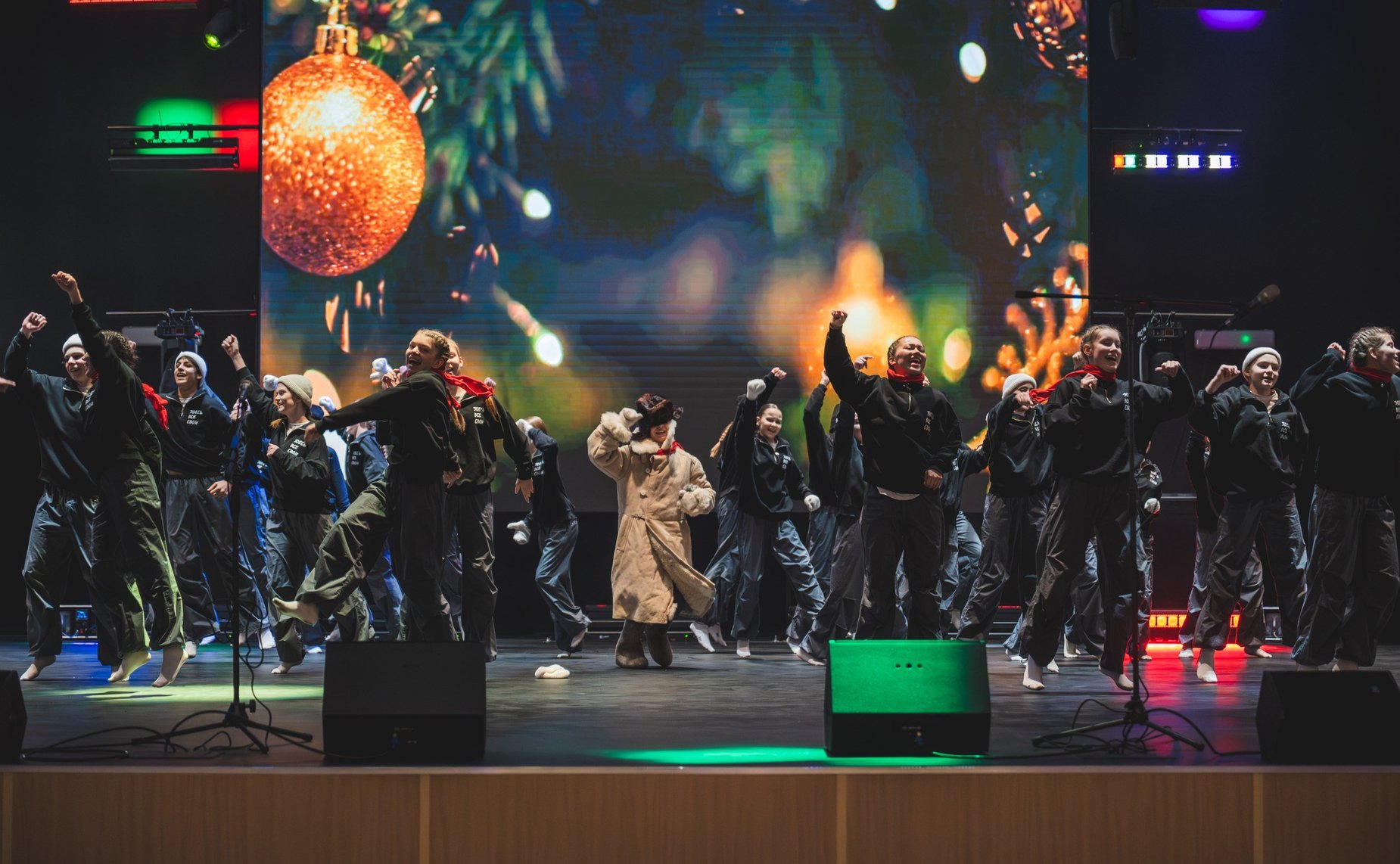 Елена Дягилева посетила модернизированный корпус школы в Снежногорске и вручила Почётную грамоту Совета Федерации начальнику управления образования Администрации ЗАТО Александровск