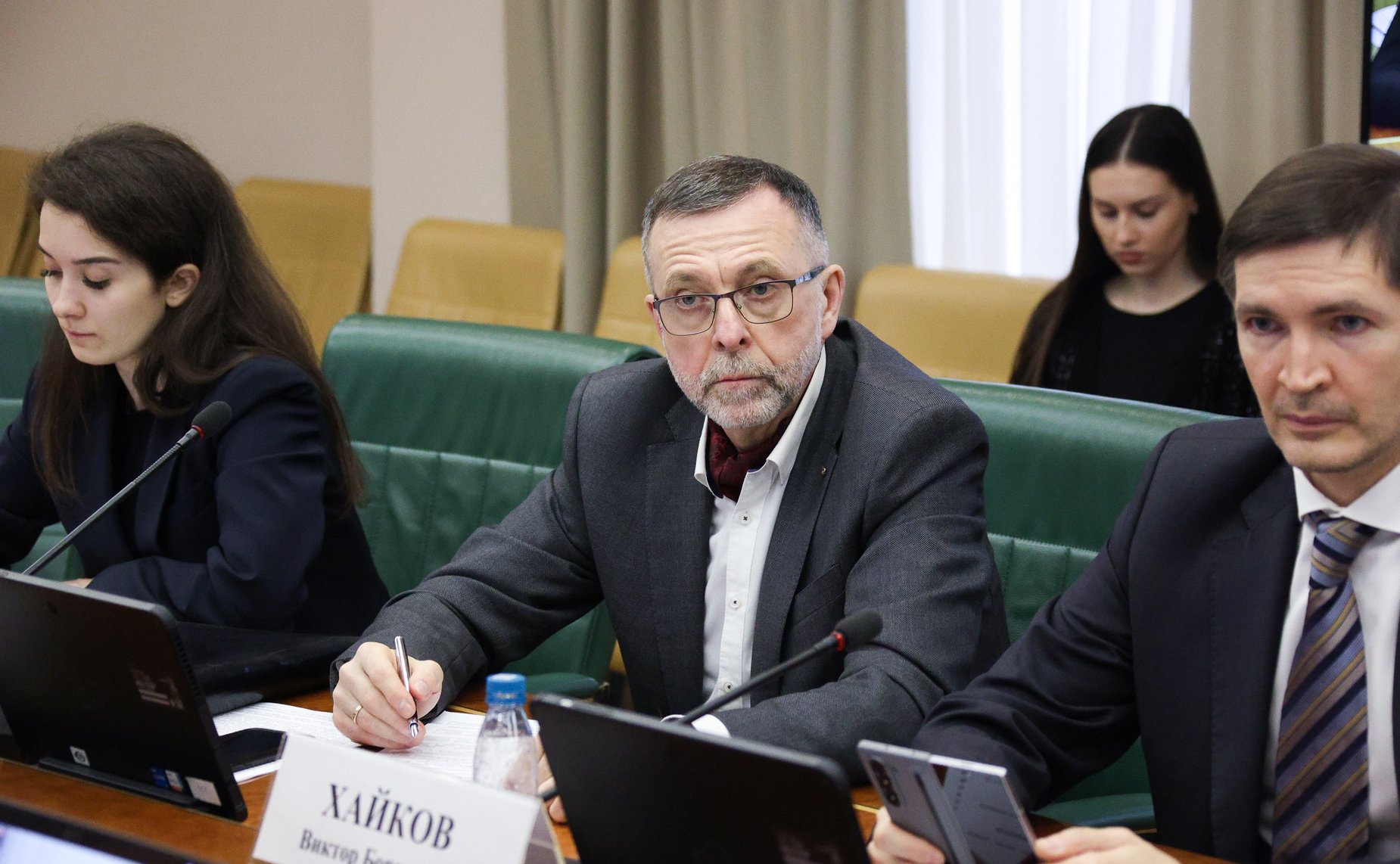 Круглый стол на тему «Обеспечение технологического лидерства в нефтегазовом секторе: цифровая трансформация, обеспечение кадрами, локализация оборудования»