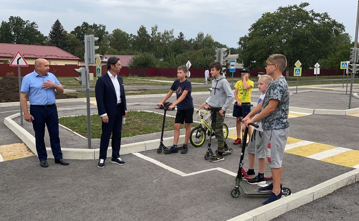 Максим Кавджарадзе встретился с жителями, трудовыми коллективами и руководством Тербунского и Долгоруковского районов