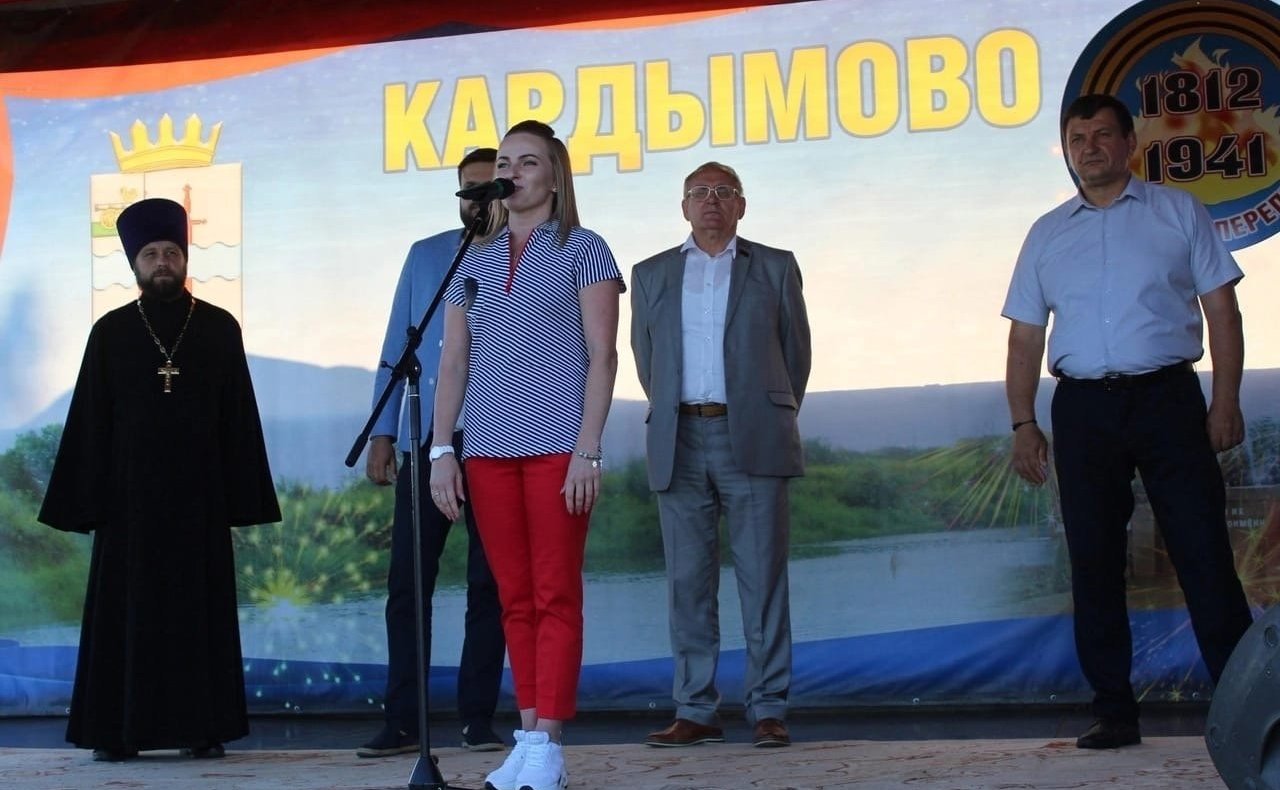 Ирина Кожанова выступила с приветственным словом перед участниками на открытии фестиваля Международного туристского фестиваля «Соловьева переправа»
