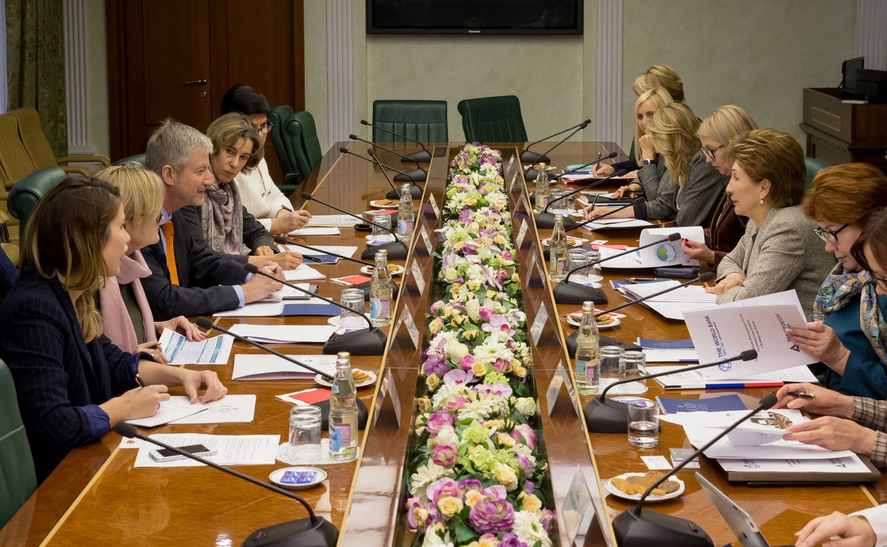 Встреча заместителя Председателя СФ Галины Кареловой с директором и постоянным представителем Всемирного банка в РФ Андрашем Хорваи