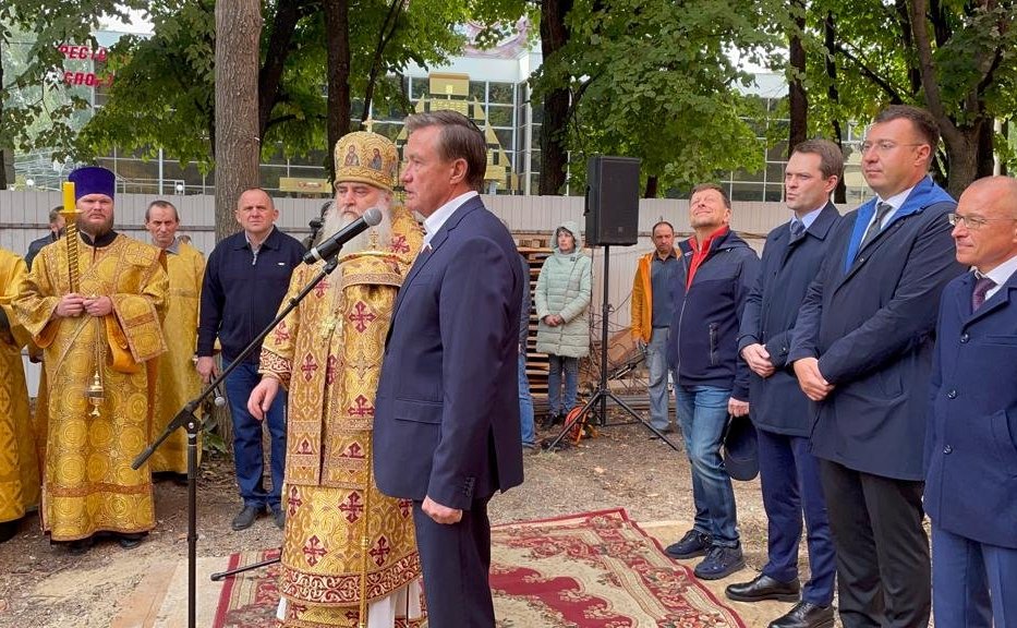 Сергей Рябухин также принял участие в Божественной литургии в храме во имя святого благоверного великого князя Александра Невского города Ульяновска