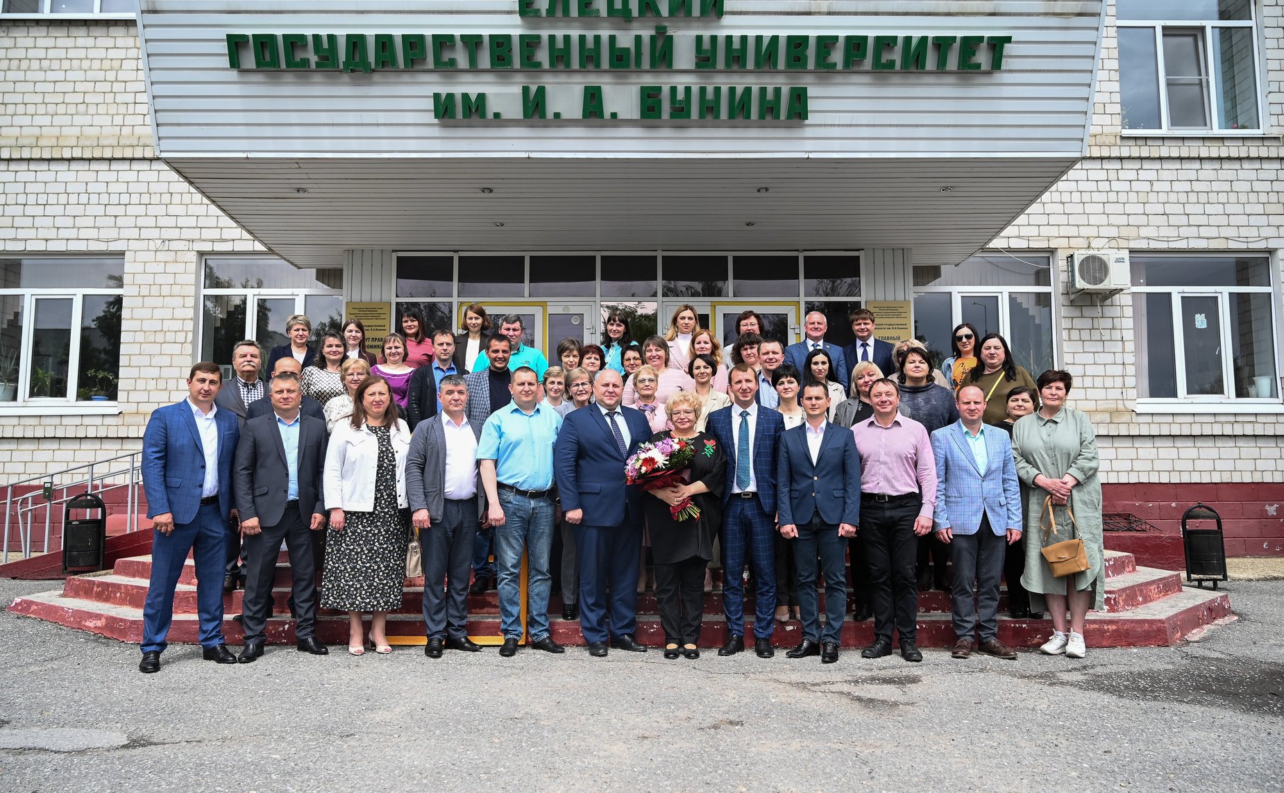 Оксана Хлякина посетила город Елец Липецкой области и вместе с главой города провели осмотр школ, медицинского колледжа и других социально значимых учреждений