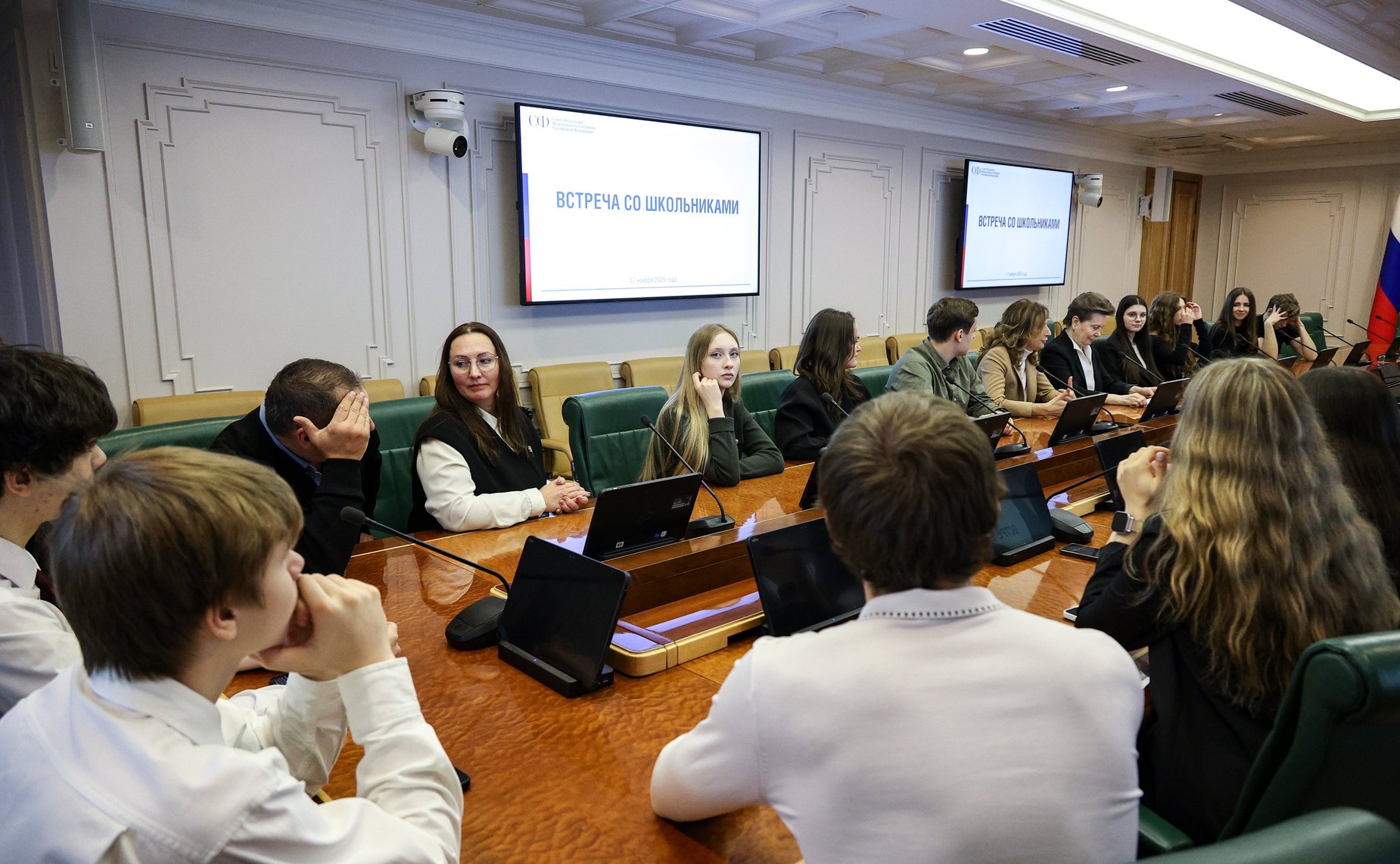 Наталья Комарова провела встречу с учащимися 10–11 класса