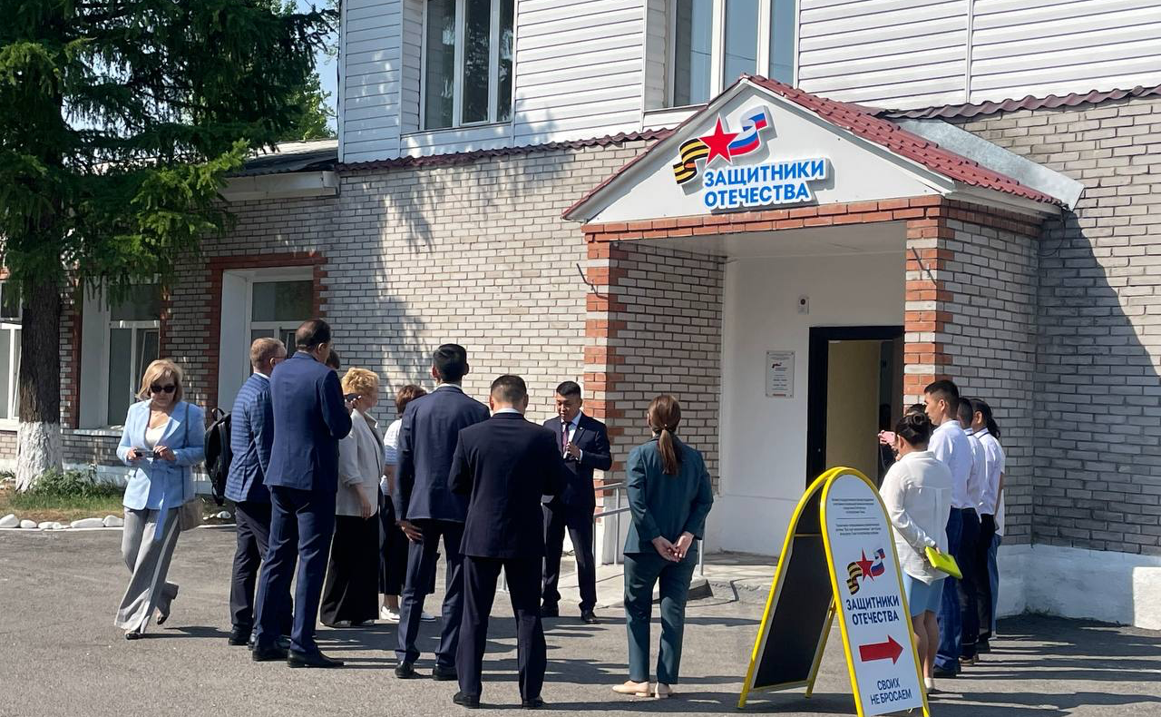 Комитет СФ по социальной политике провел в Республике Тыва выездное совещание с участием главы региона Владислава Ховалыга, представителей федеральных и региональных органов исполнительной власти