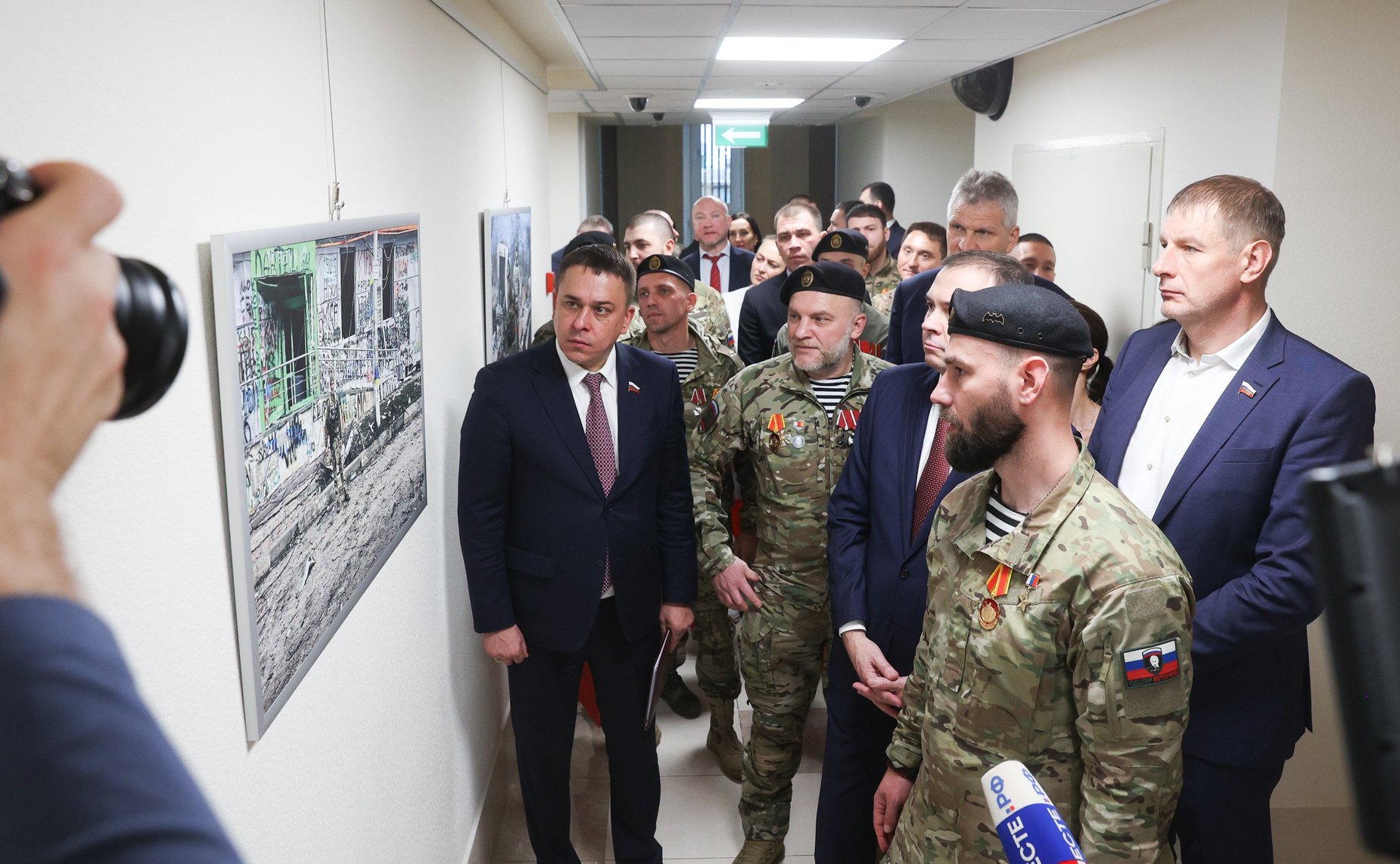 Торжественное награждение военнослужащих в рамках проведения открытия патриотической выставки фотографий военнослужащих Отдельной диверсионной штурмовой бригады «Ветераны»