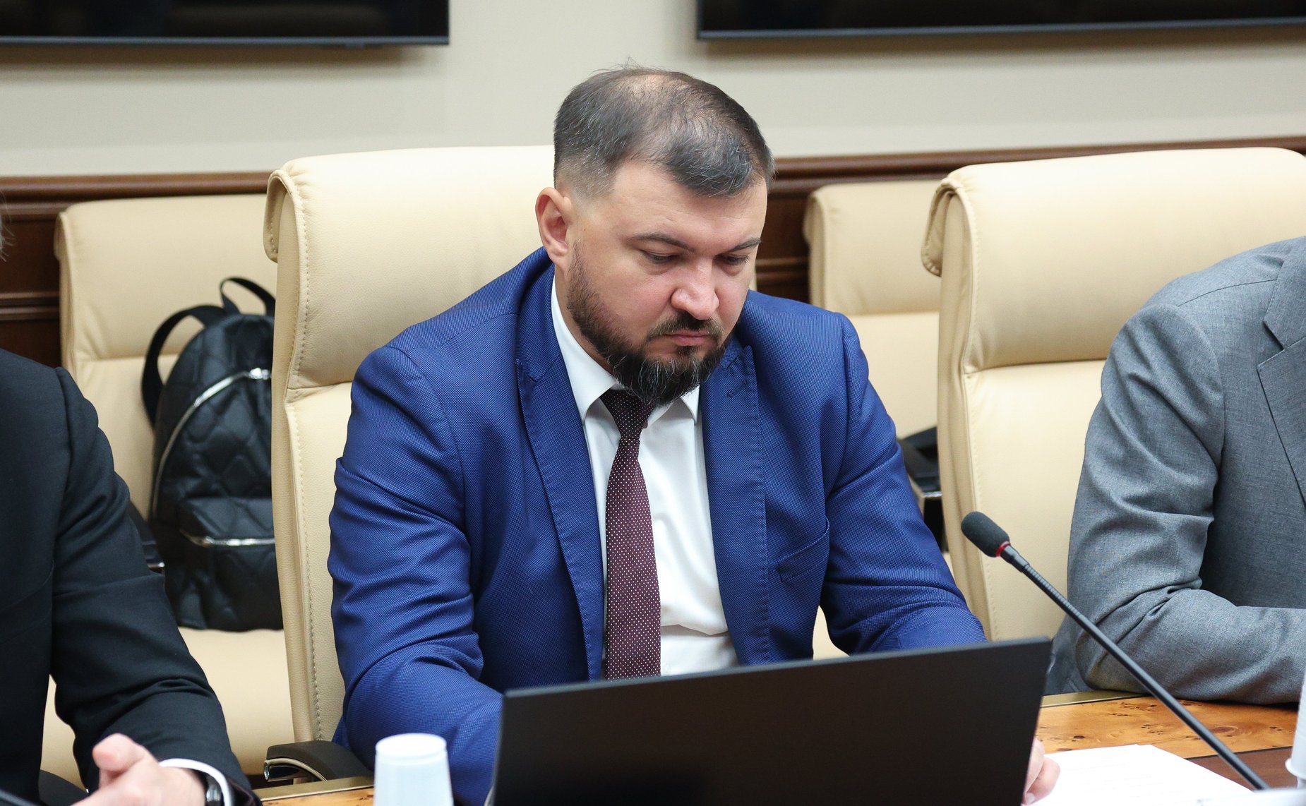 Совещание Комитета СФ по экономической политике «Вопросы увеличения производства автомобилей для оказания услуг такси с учетом требований к уровню их локализации»