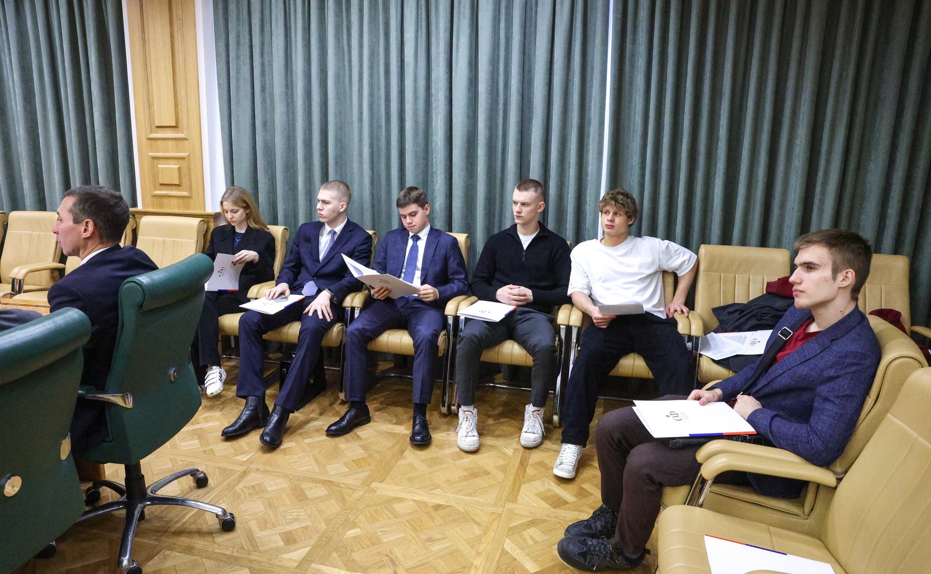 Круглый стол на тему «Особый порядок привлечения к административной ответственности судей и иных должностных лиц, выполняющих определенные государственные функции»