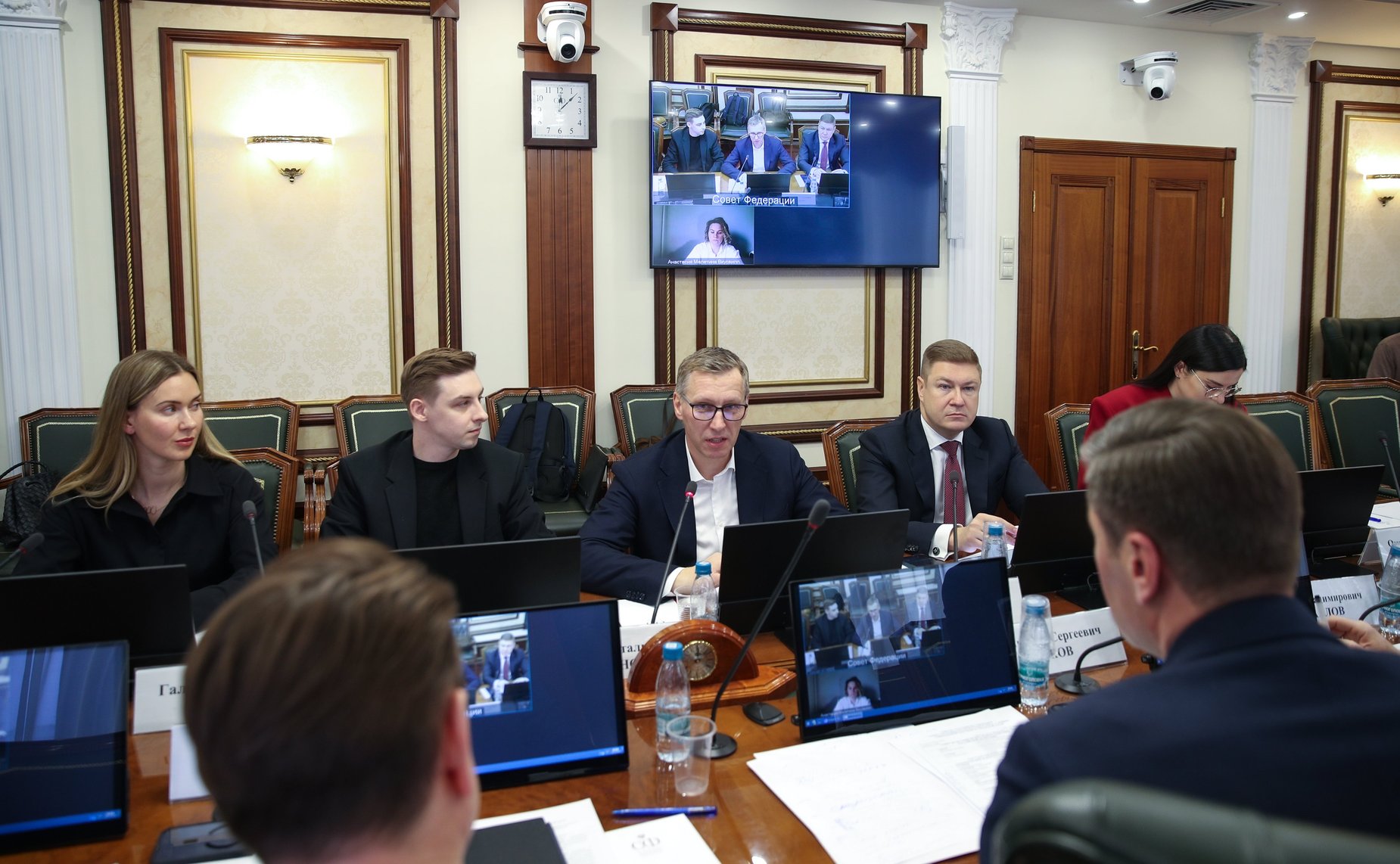 Совещание Комитета СФ по Регламенту и организации парламентской деятельности «Защита прав интересов потребителей в условиях современной торговли в городской среде»