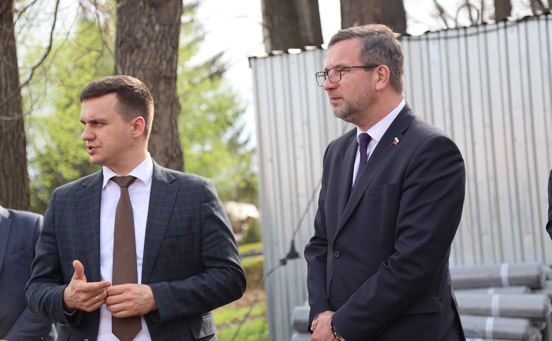 Николай Владимиров побывал на объектах и оценил ход строительства быстровозводимых корпусов в лагерях «Березка» г. Чебоксары и «Звездный» Цивильского муниципального округа Чувашии