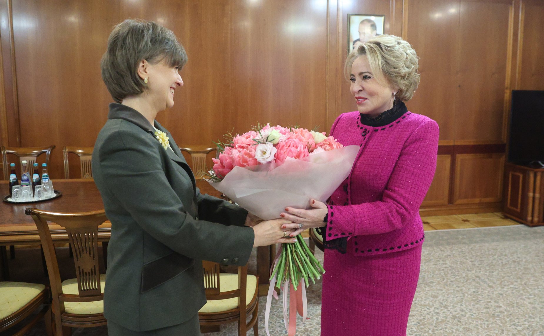 Встреча Председателя Совета Федерации Валентины Матвиенко с генеральным директором АО «РЭЦ» Вероникой Никишиной