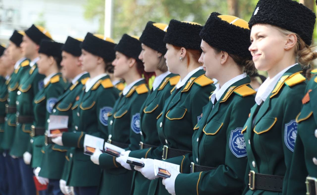 Андрей Базилевский наградил медалями Министерства обороны Российской Федерации «За участие в военном Параде в День Победы» казачью молодежь окружного казачьего общества Хабаровского края Уссурийского войскового казачьего общества