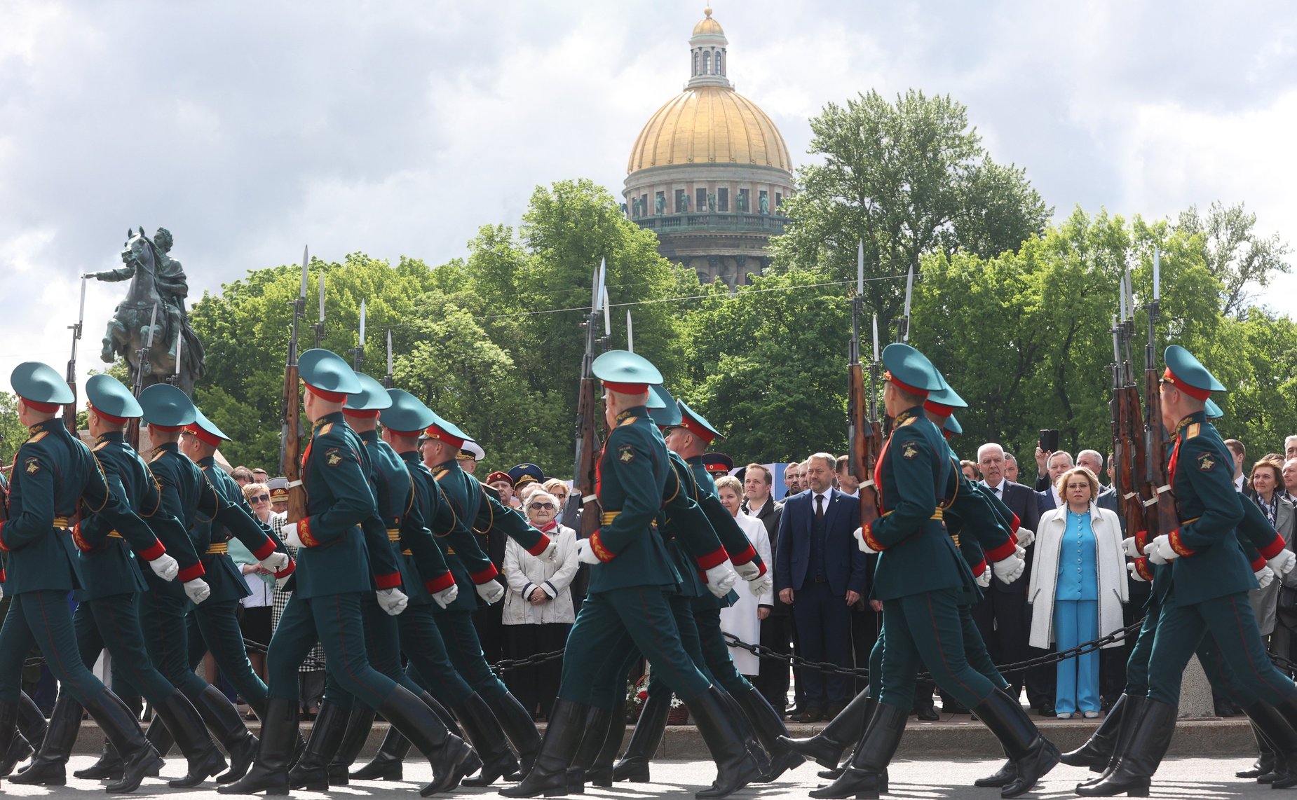 Валентина Матвиенко приняла участие в торжественных мероприятиях в честь 320-летия Санкт-Петербурга