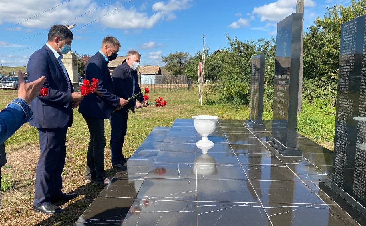 Александр Варфоломеев посетил социальные объекты в селах Республики Бурятия