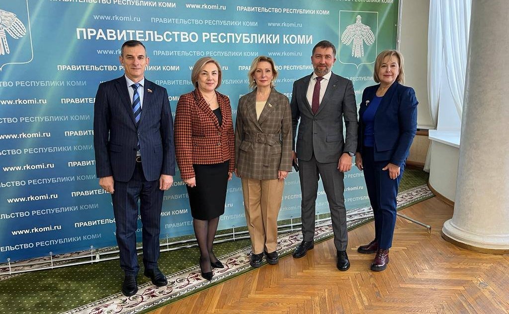 Председатель Комитета СФ по социальной политике Инна Святенко провела выездное совещание Комитета в Республике Коми на тему «Об организации и условиях работы фельдшерско-акушерских пунктов (ФАП)»