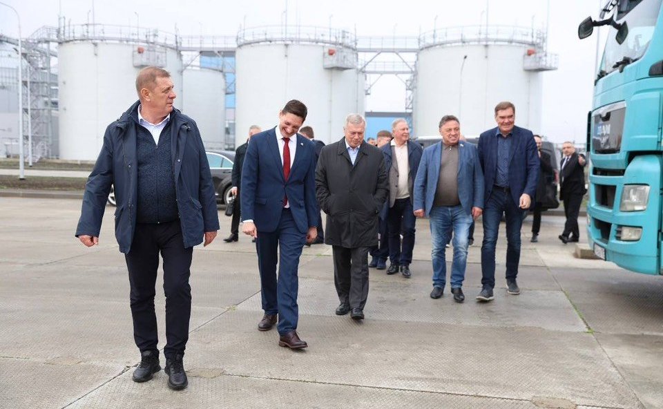 Василий Голубев в ходе работы в Ростовской области вместе с Вячеславом Тимченко провели ряд встреч с представителями органов публичной власти и предпринимательским сообществом региона