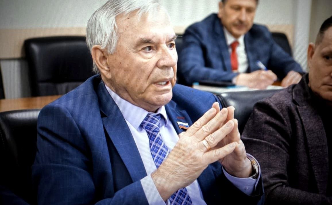 Андрей Хапочкин обсудил основные итоги своей работы с депутатами Сахалинской областной Думы