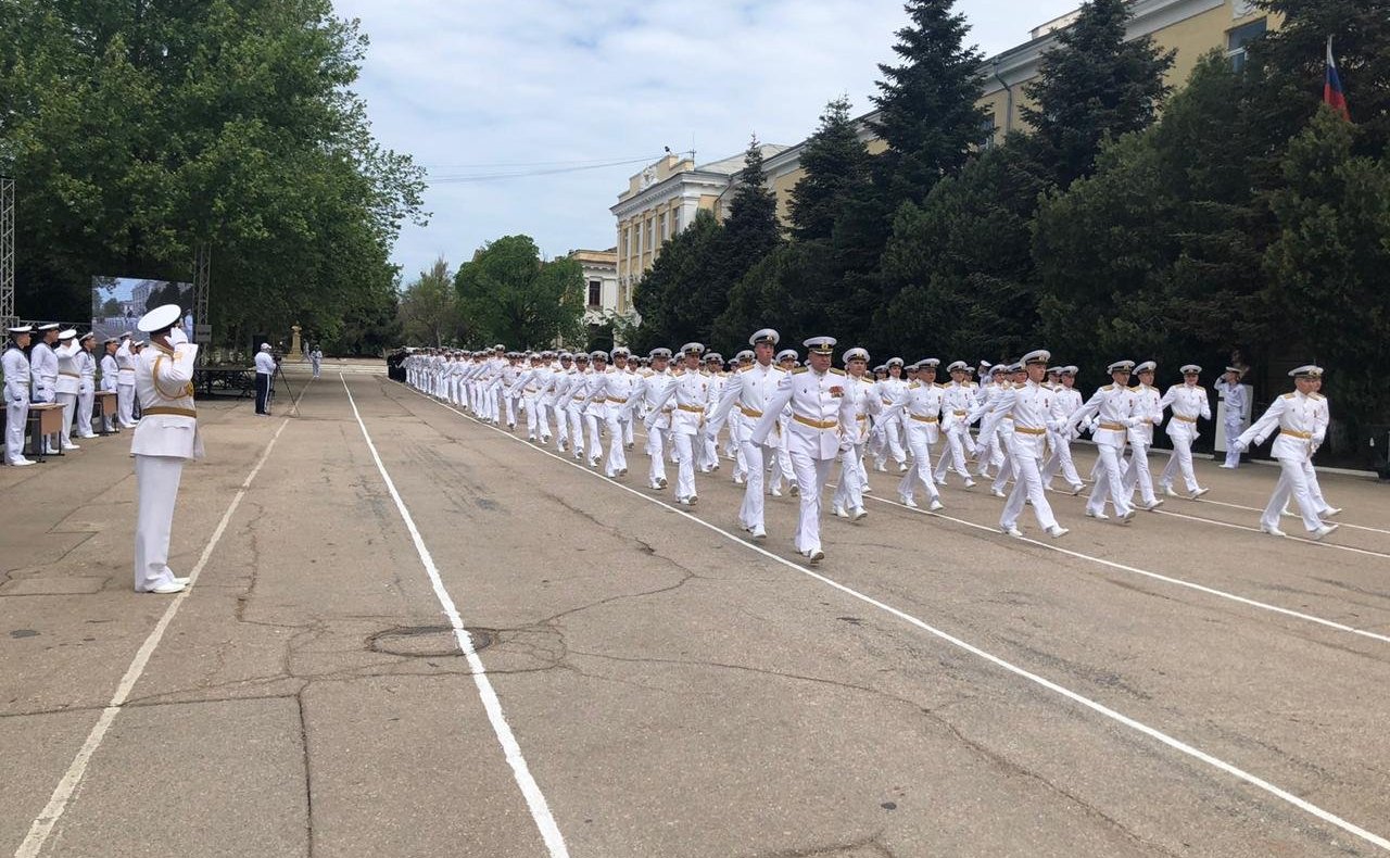 Е. Алтабаева и В. Куликов в Севастополе приняли участие в параде, посвященном 75-летию Великой Победы