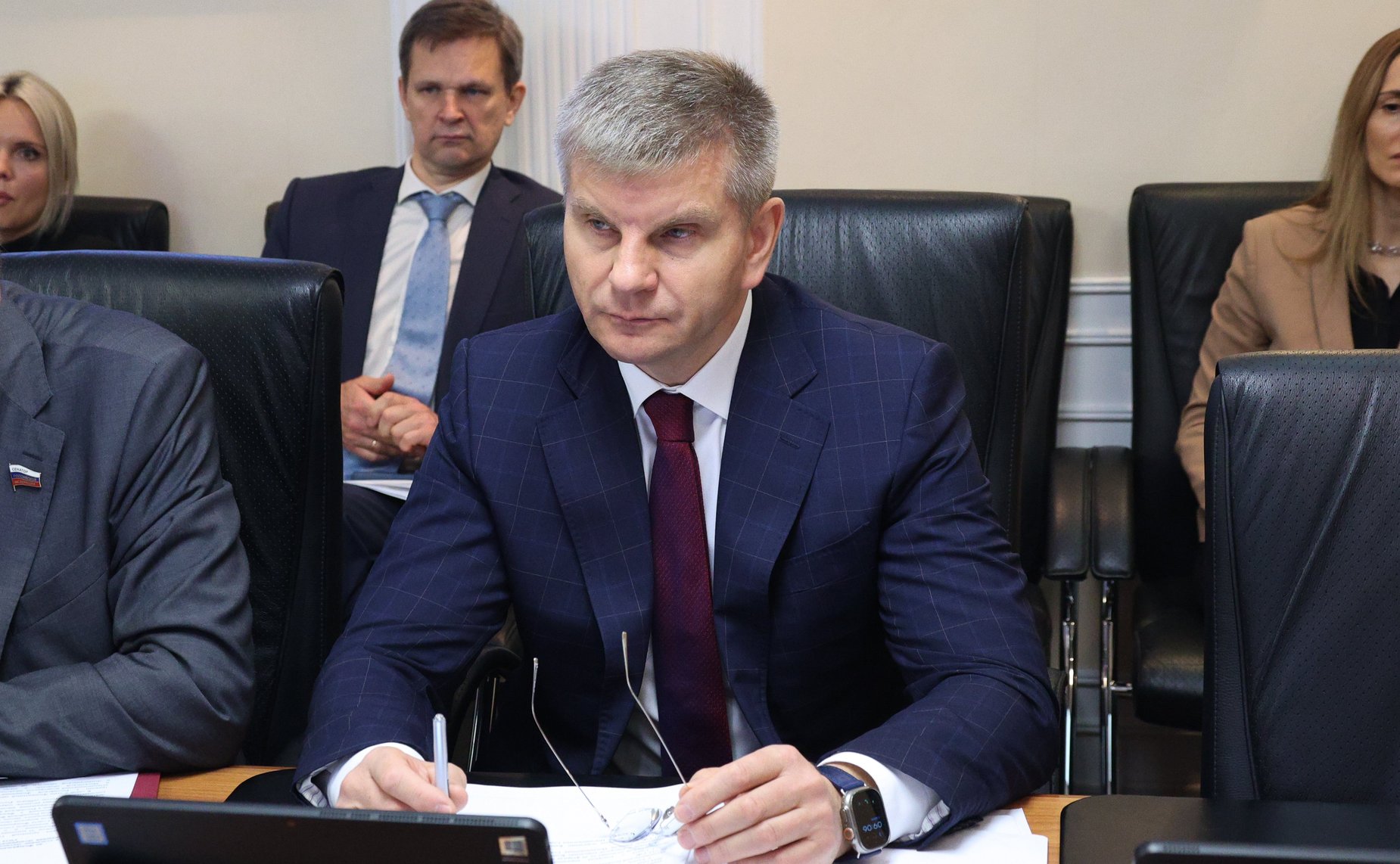 Геннадий Голов