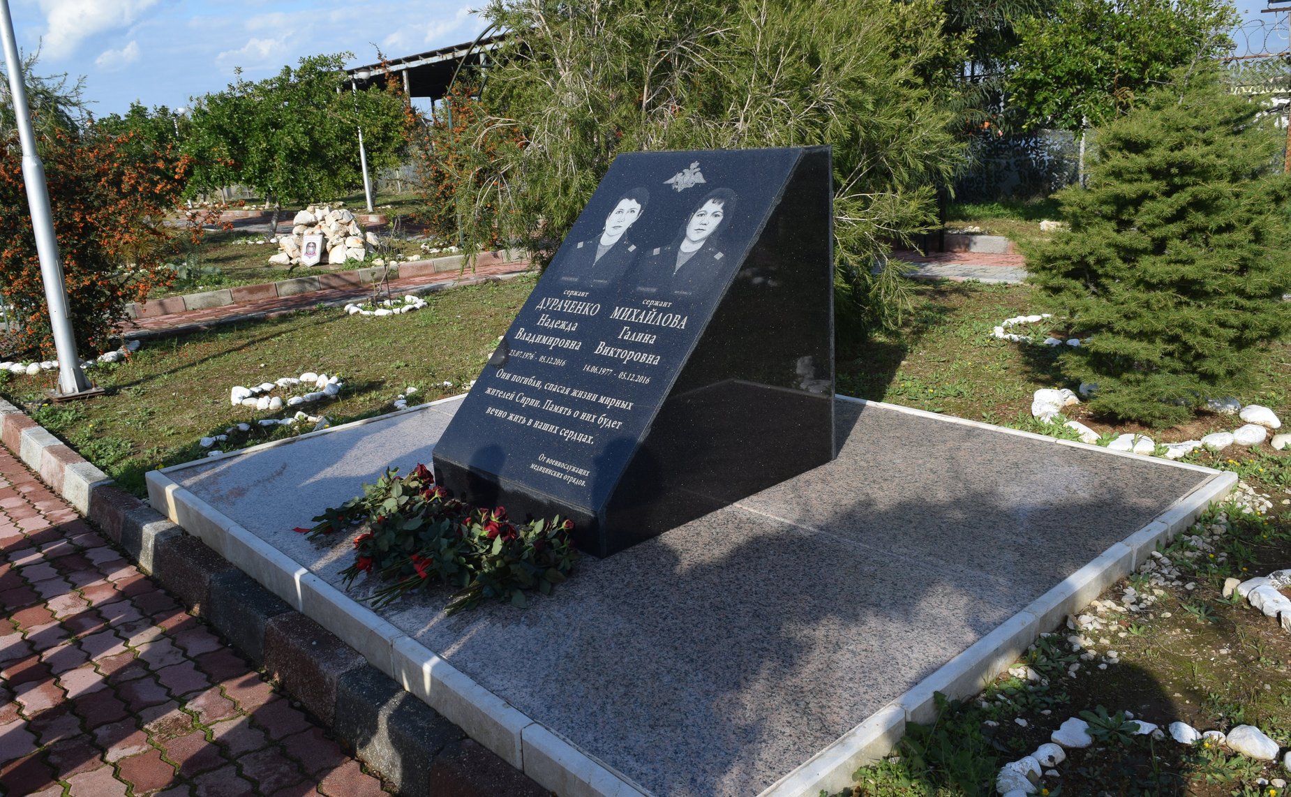 Группа сенаторов РФ под руководством заместителя председателя Комитета СФ по обороне и безопасности Юрия Валяева в рамках межпарламентского сотрудничества и в преддверии Нового года посетила базы российских военнослужащих в Сирии