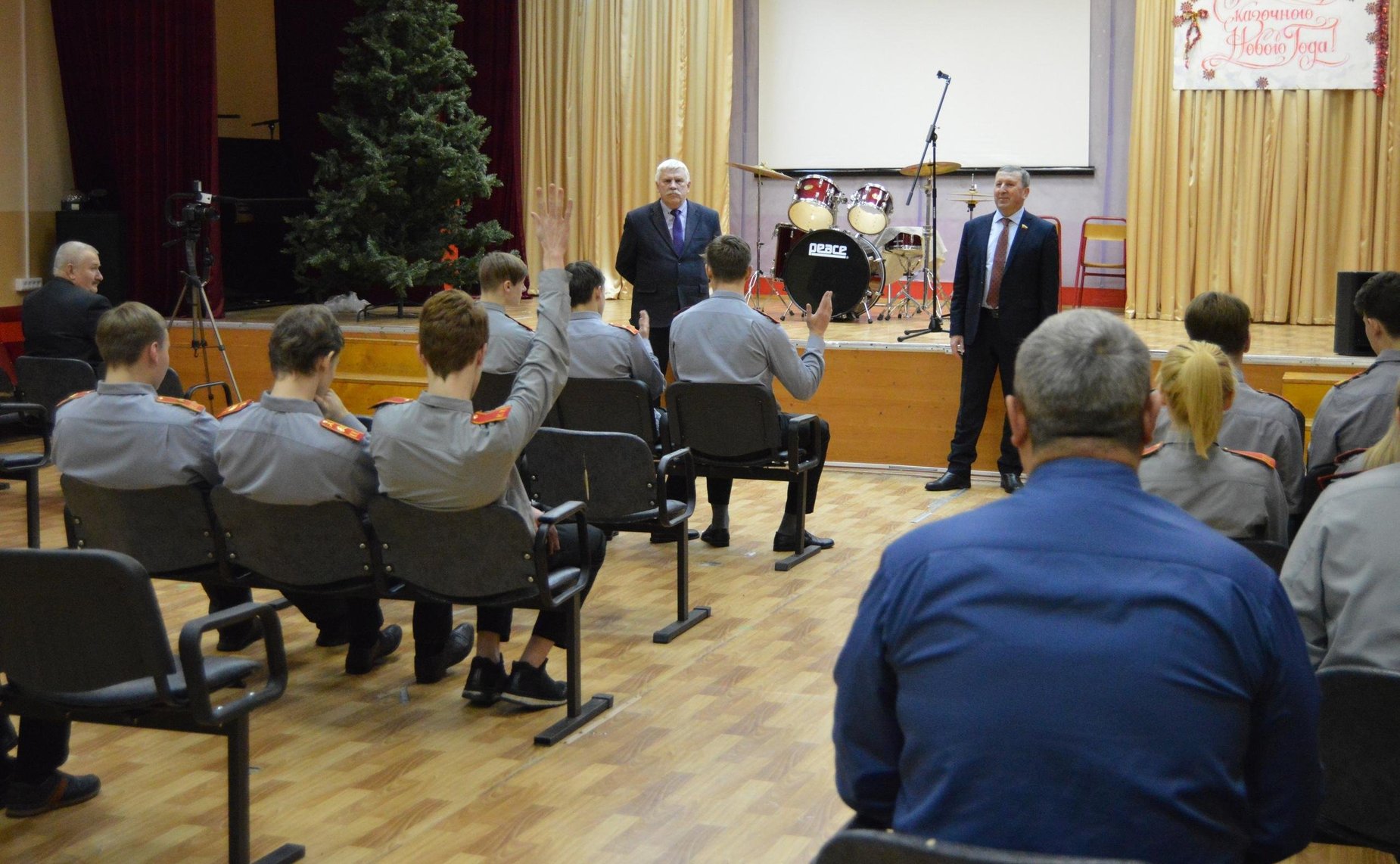 Сергей Березкин в ходе рабочей поездки в регион провел встречу с юнармейцами