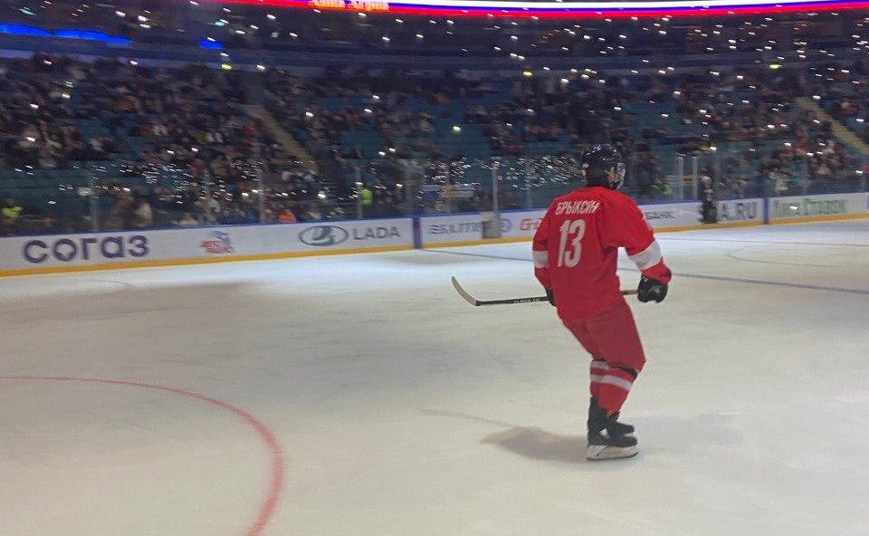 Александр Брыксин в составе команды Совета Федерации принял участие в товарищеском хоккейном матче «Путь героя»