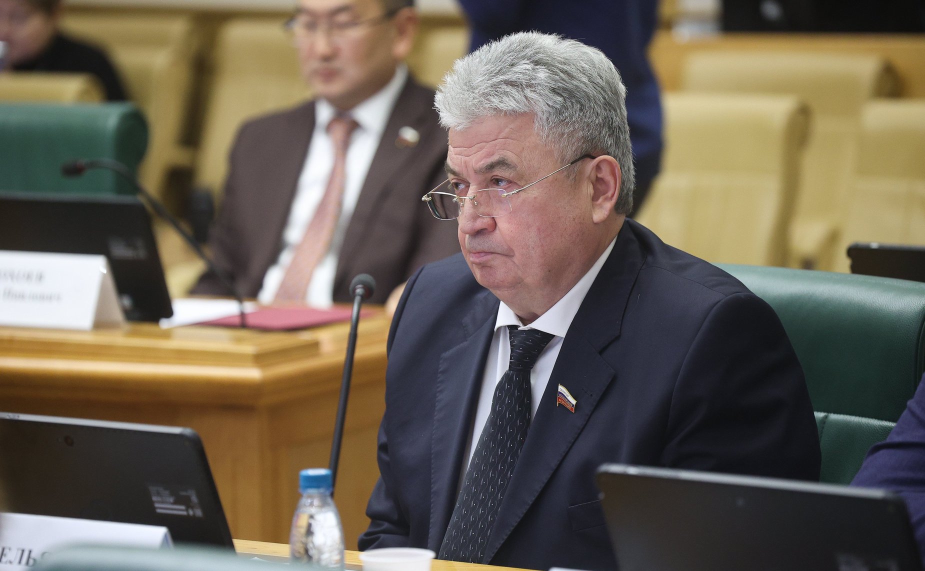 Геннадий Емельянов