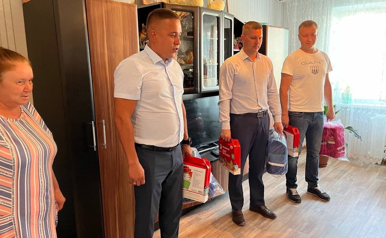 Айрат Гибатдинов принял участие в благотворительной акции, посвященной подготовке детей из многодетных и малоимущих семей к первому сентября