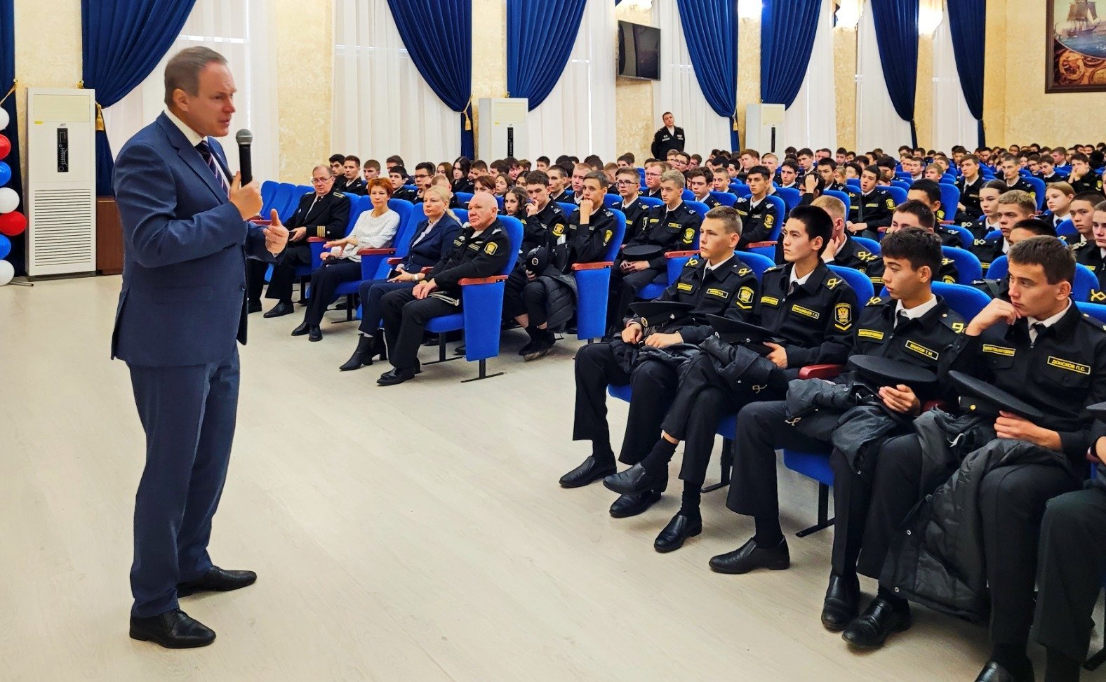 Александр Башкин встретился со студентами факультета среднего профессионального образования Каспийского института морского и речного транспорта имени генерал-адмирала Ф.М. Апраксина