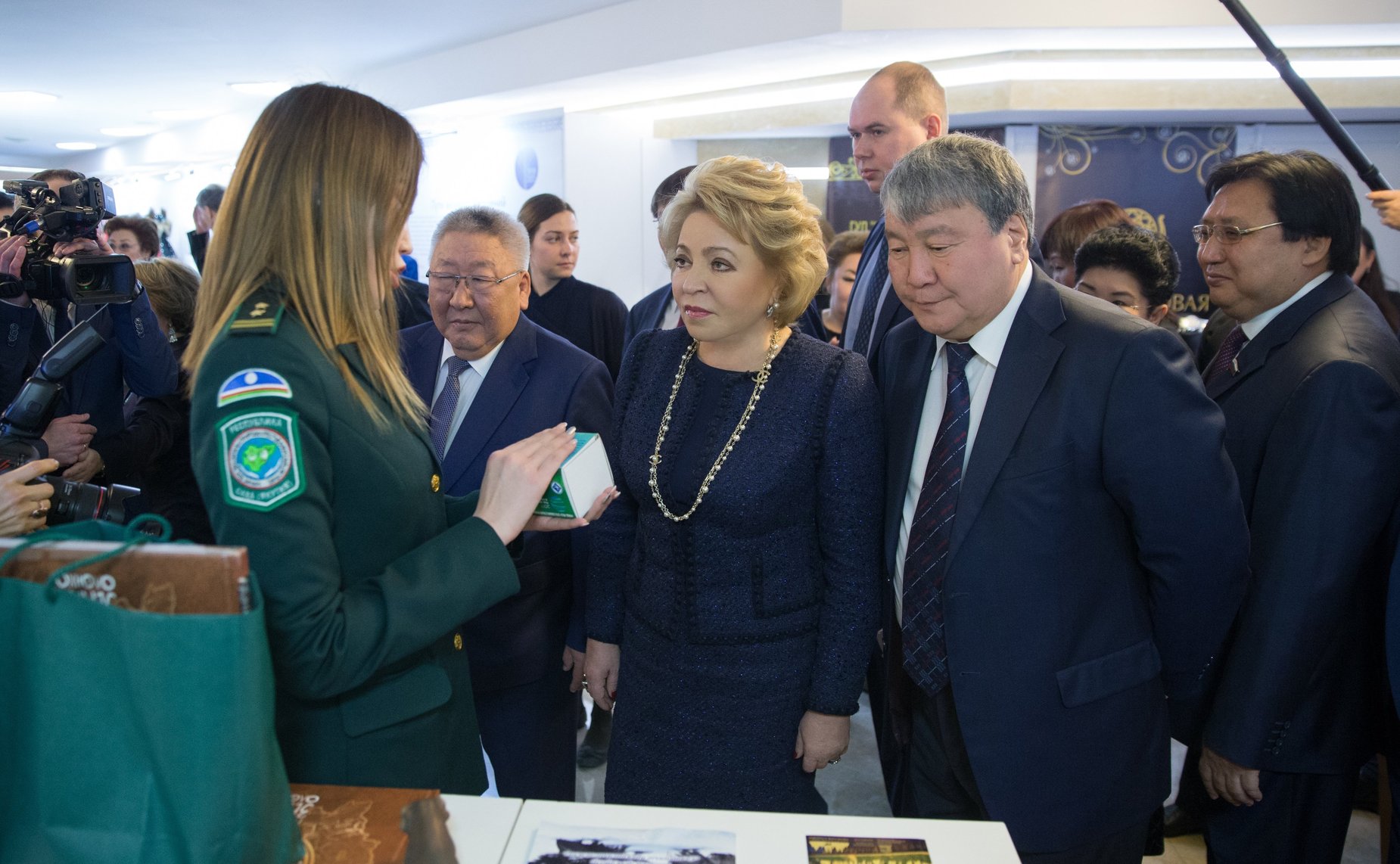 В. Матвиенко на открытии выставки Якутии в Совете Федерации. Декабрь 2017