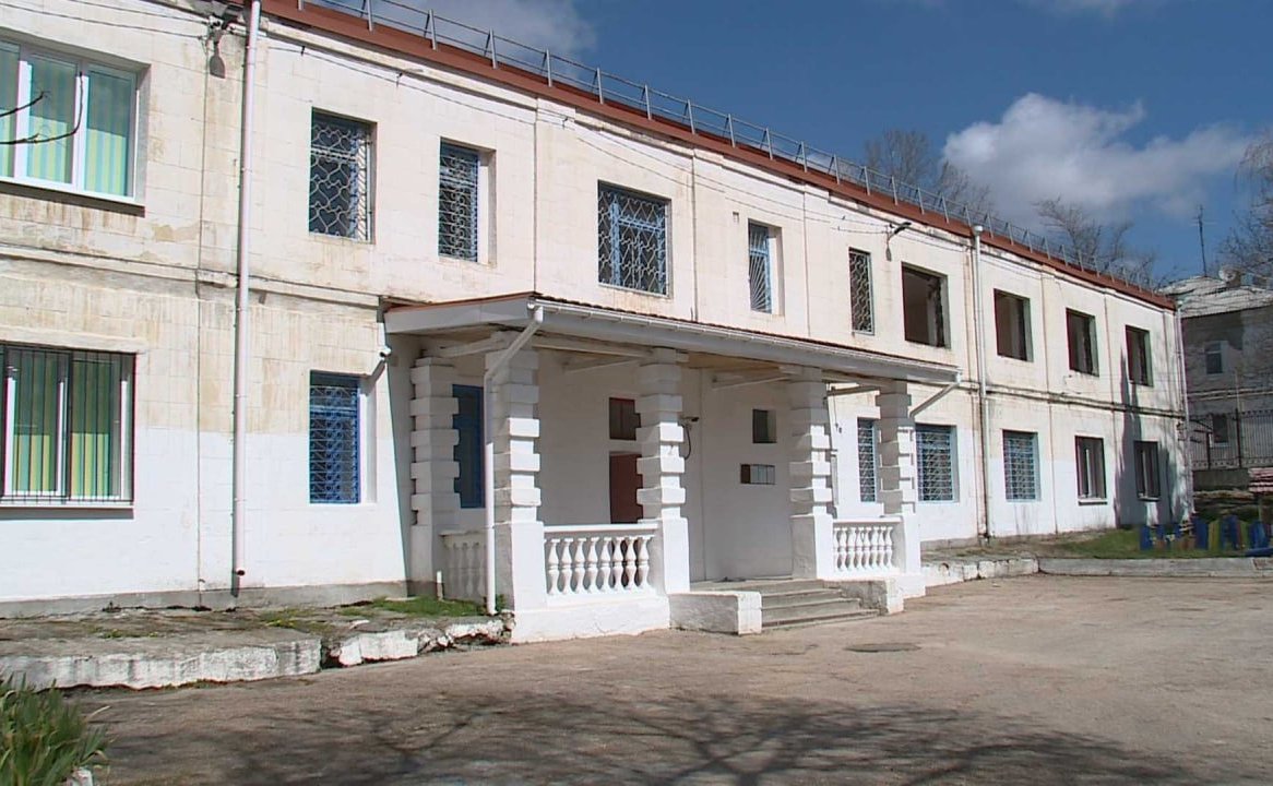 Екатерина Алтабаева в ходе работы в регионе посетила школу-интернат №6, где приняла участие в церемонии начала строительно-монтажных работ