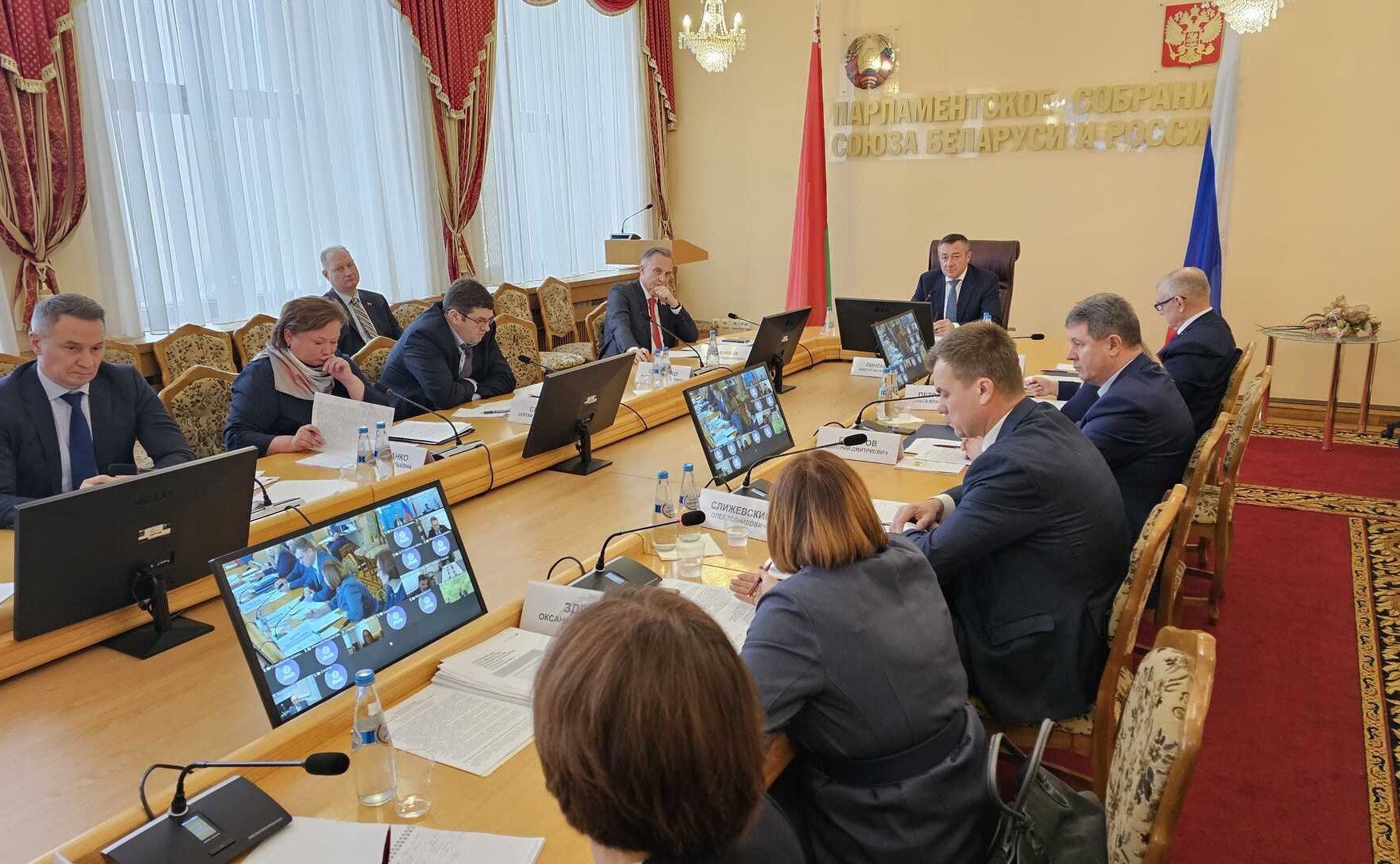Владимир Полетаев принял участие в парламентских слушаниях на тему «О проекте модельного законодательного акта «О приграничном сотрудничестве в Союзном государстве» и в заседании Комиссии Парламентского Собрания Союза Беларуси и России по законодательству