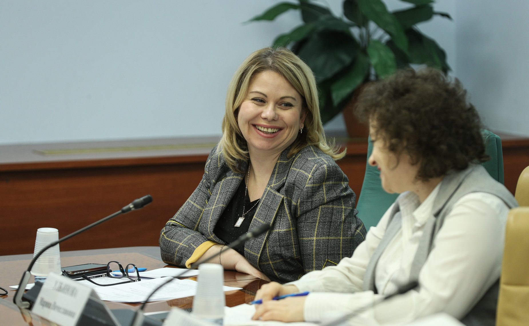 «Круглый стол» Комитета по конституционному законодательству и 
государственному строительству