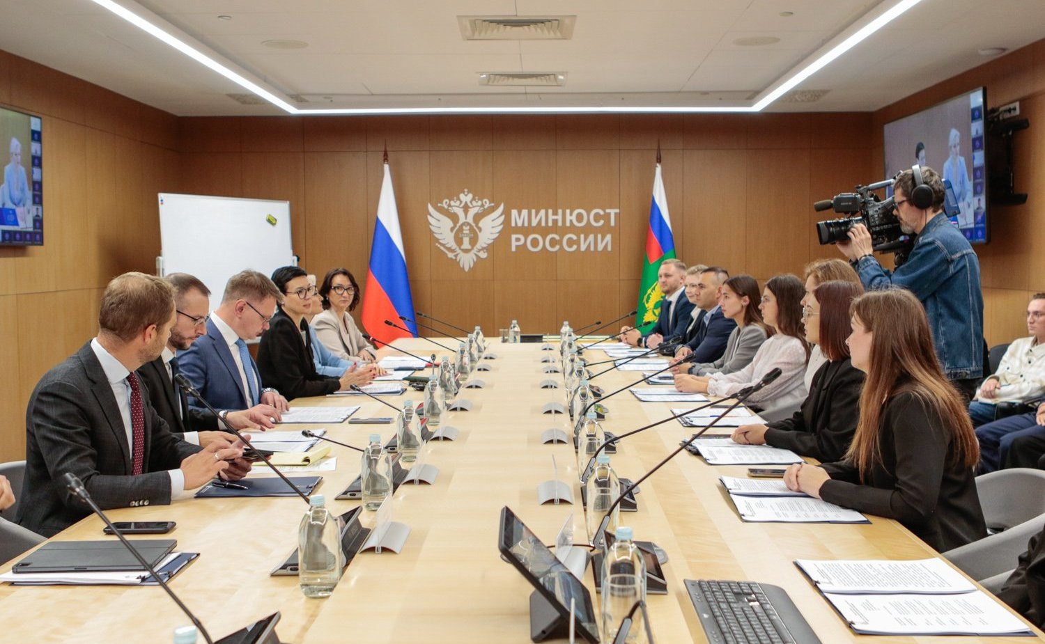 Круглый стол Комитета СФ по конституционному законодательству и государственному строительству «Инновационные формы оказания бесплатной юридической помощи в РФ»